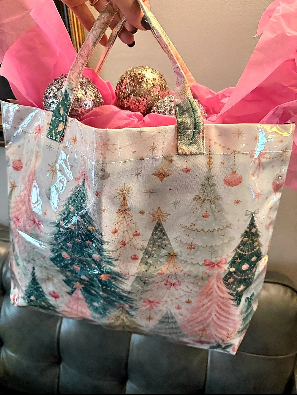 PVC-Wrapped canvas NWOT 🎄 winter wonderland Tote White & Pink w ornaments - Picture 5 of 7